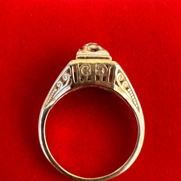 14k gold Filigree ring size 6 with 0.10 white Diamond - Picture 6 of 13